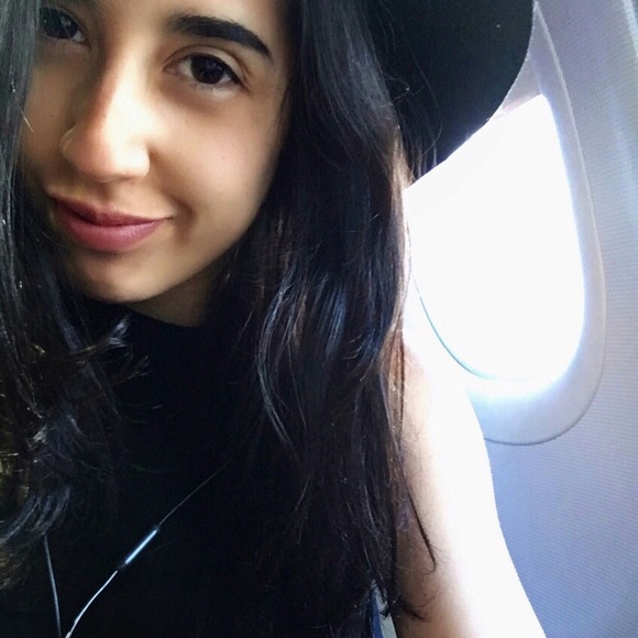 Meet your Posher, Rubi - Picture 1 of 2